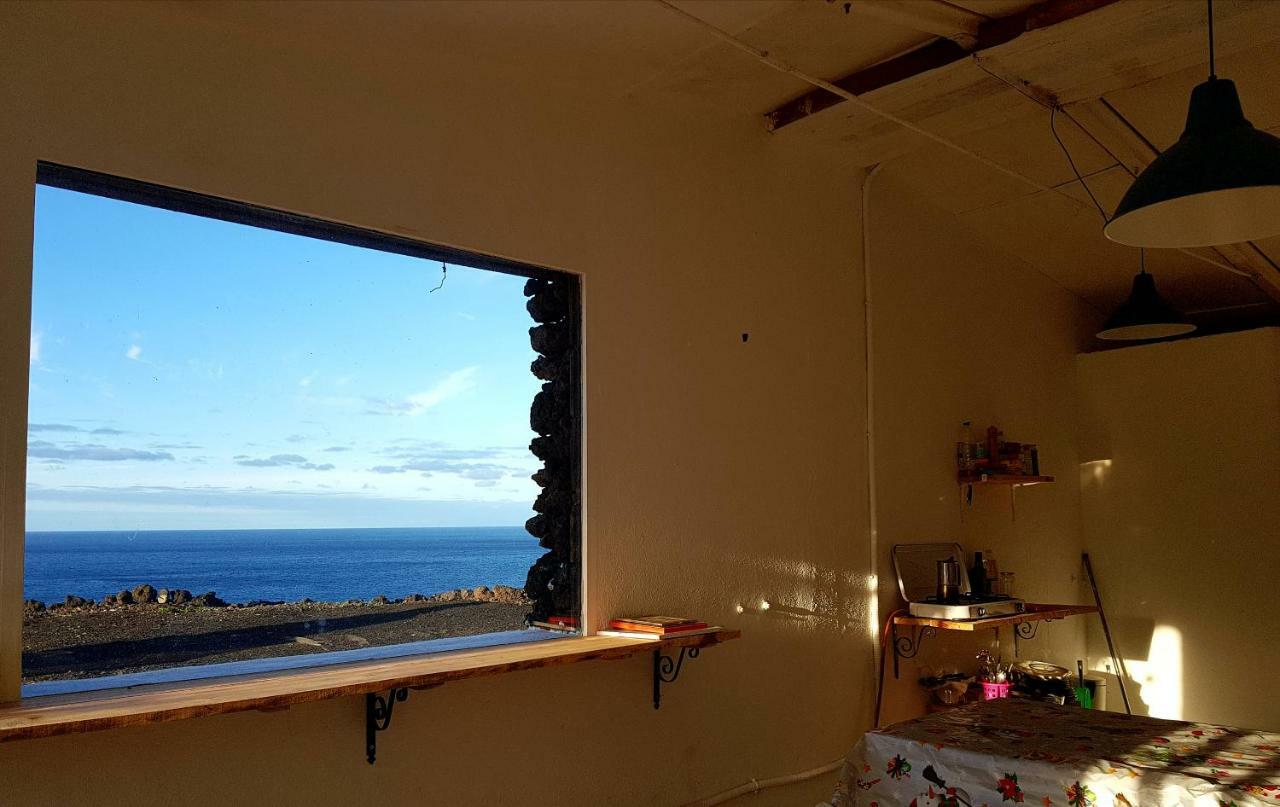 Basic En-Suite Bedroom By The Sea Guinea Exterior photo